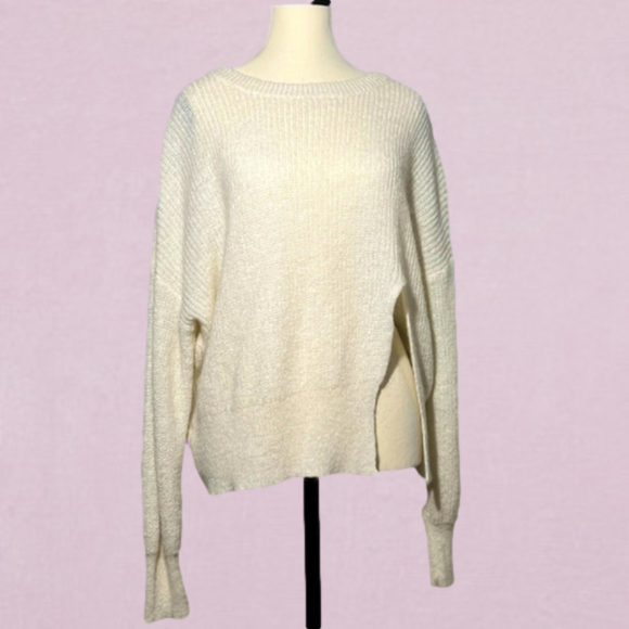 Sweaters - White knitted sweater casual style